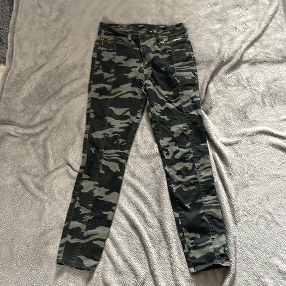 Woman’s dark camp supplies size 8 pants